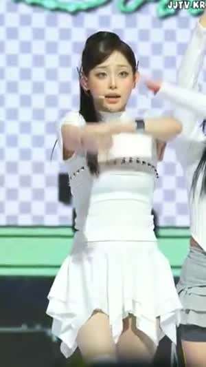 흰티 흰치마 츄 CHUU