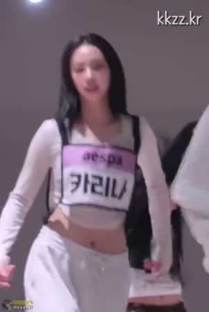 숏폼 찍는 루돌프 에스파 카리나