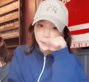 르세라핌 김채원 카즈하 홍은채 FIM-LOG 북미 투어 조각 모음집 2 . GIF