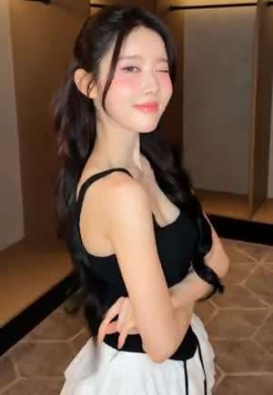 스테이씨 반묶음 머리 시은...검정 민소매 뽀얀 가슴골.mp4