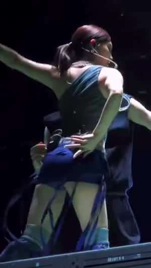 밑에서 본 나연...파란 모노키니 의상 망사스타킹 야벅지.mp4