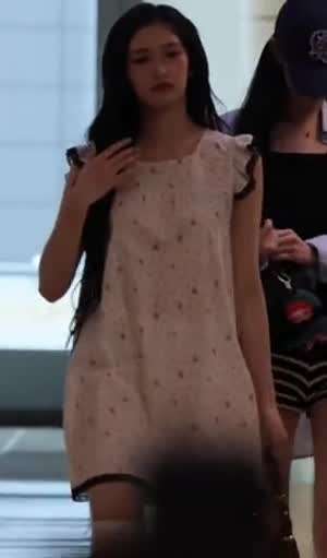 아이브 이서 공항패션 집중하게 하는 시스루.mp4