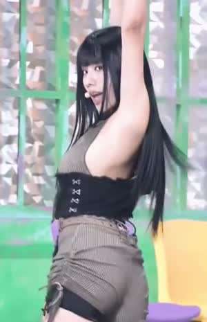 키스오브라이프 나띠 옆가슴 위 아래 바운스.mp4