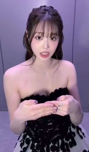 챌린지하는 요망한 오프숄더 츄