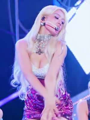 팔로 모으고 숙이는 전소미