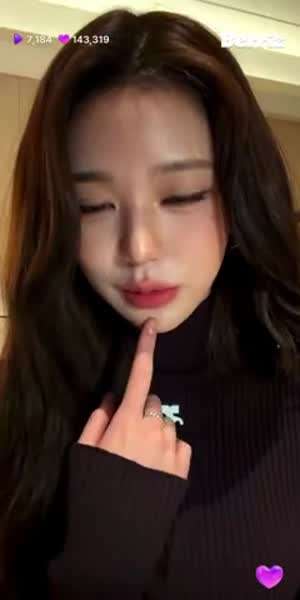 어제자 아이브 장원영 얼빡 라방 움짤