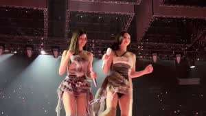 서로 엉덩이 부딪히는 트와이스 사나 나연