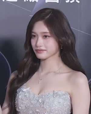 골든디스크 레드카펫 화이트 오프숄더 드레스 아이브 이서