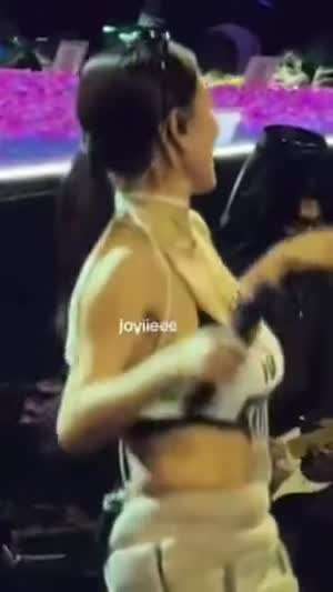 묵직한 검정 레이스 브라 트와이스 콘서트 지효