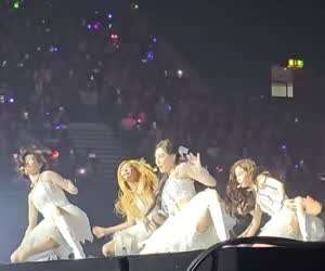 바닥안무 하는 에스파 멤버들 + 카리나 순백색 속바지 엉벅지.mp4