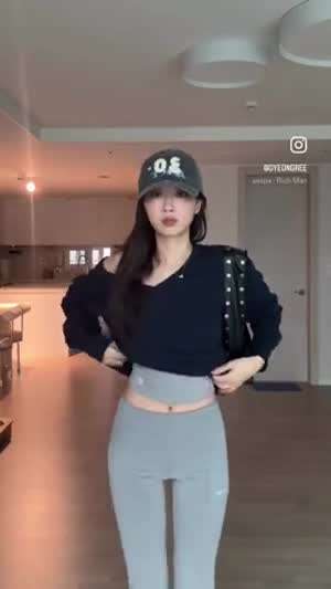 배꼽 보이는 회색 레깅스 은근한 엉태 자랑하는 경리.mp4