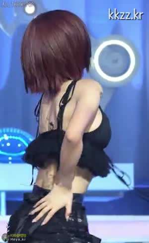 위에는 크롭 아래는 레이스 키스오브라이프 쥴리