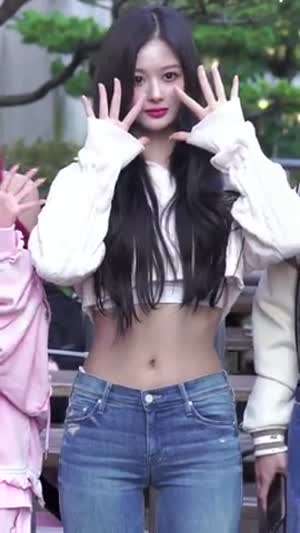 뮤뱅 출근길 청바지핏 허리라인 엔믹스 설윤