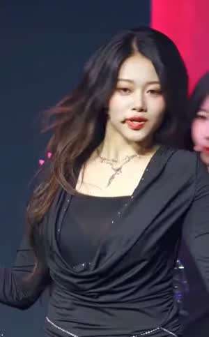 클라씨 원지민 깊게 파인 블랙 시스루 의상 검정 브라 가슴골.mp4