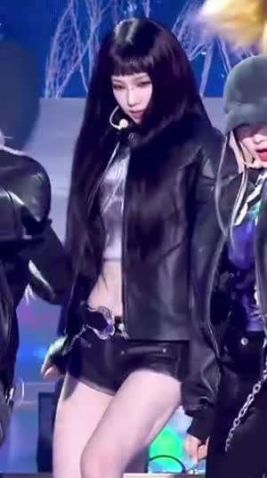 에스파 카리나 위아래로 덜렁이는 가슴 무빙.mp4