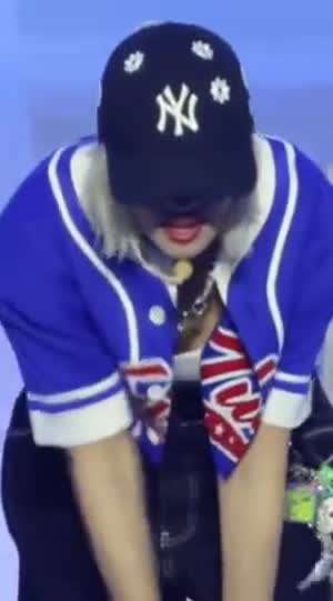 트와이스 모모 숙여주는 흰 브라탑 가슴골.mp4