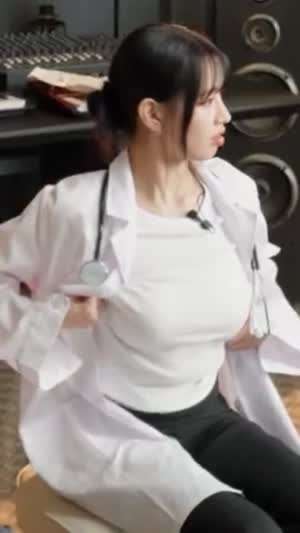 흰티 정리하는 녹음실 묵직 키스오브라이프 나띠