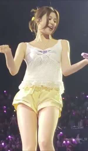 바로 아래에서 본 헐렁한 바지 망사 스타킹 트와이스 사나