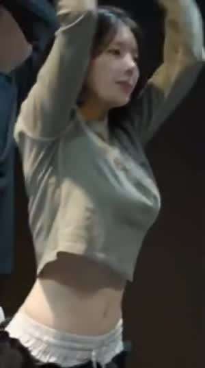 안무연습하는 권은비 무빙