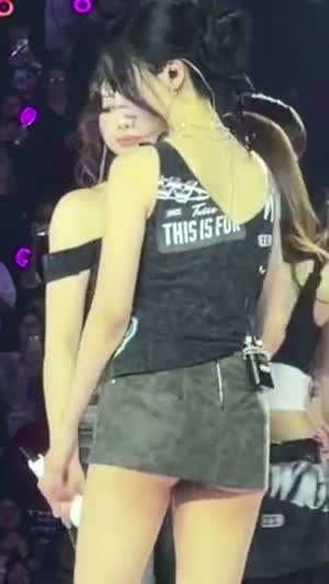 너무 짧은 치마 TT 트와이스 미나