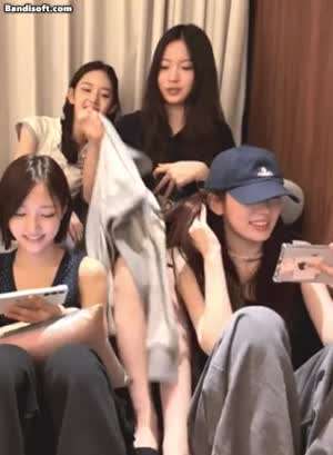 [키키] 앞으로 나오는 키야.gif