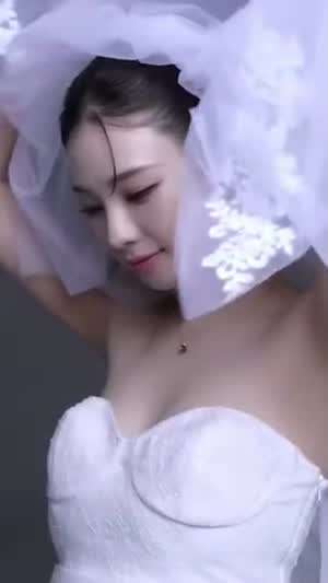 결혼 마려운 카리나 오프숄더 드레스