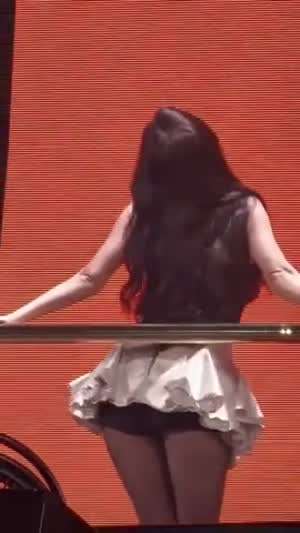 가로봉 잡고 퍼포먼스하는 블랙핑크 지수 검스