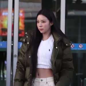 오늘자 호주 랄프로렌 행사 참석차 출국하는 미야오 나린.MP4