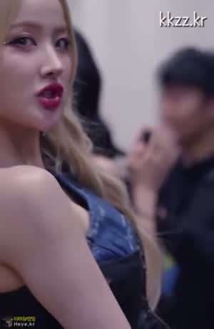 틈 보이는 키스오브라이프 벨