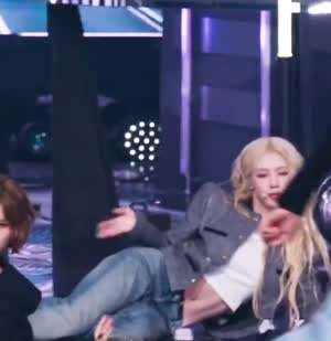 연두색 골지 튜브탑 잘록한 허리라인 배꼽 아이들 미연