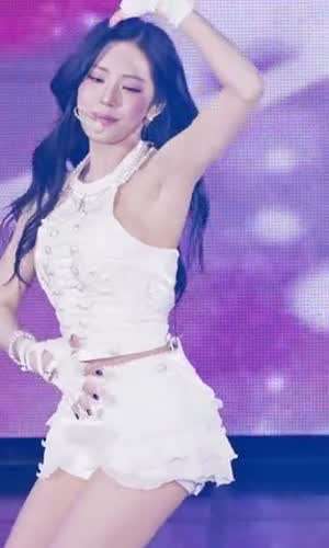 화이트 홀터넥 겨드랑이 프로미스나인 박지원