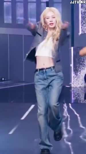 금발 흰 크롭나시 배꼽 노출 복근 아이들 미연