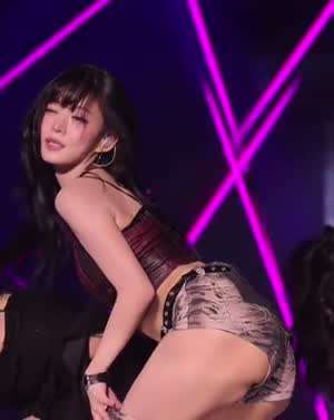 어제자 작은 핫팬츠 찰진 허벅지 복근 프로미스나인 이채영