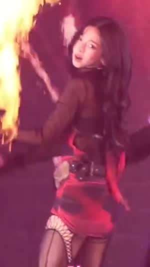 살짝 시스루 슬림 원피스 구멍 뚫린 검스 허벅지 에스파 카리나