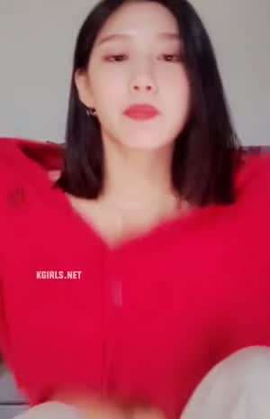 러블리즈 정예인 브이앱중 섹시하게 방심한 블랙 브라 가슴골.mp4