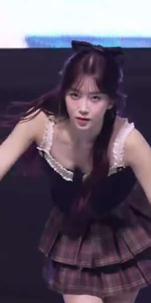 스테이씨 수민 숙인 가슴골.mp4