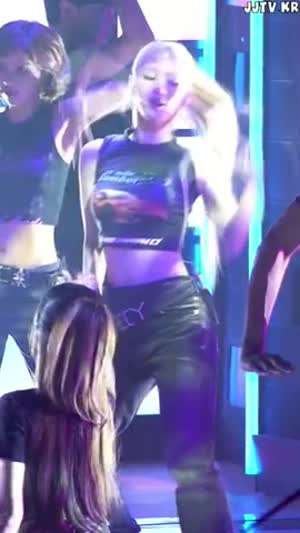 금발 포니테일 봉긋 가슴 크롭 민소매 아이들 미연