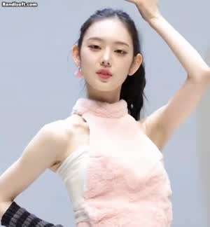 [키키] 이솔 겨드랑이..gif