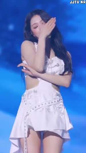 챌린지 하는 프로미스나인 이나경 귀여운 생명체