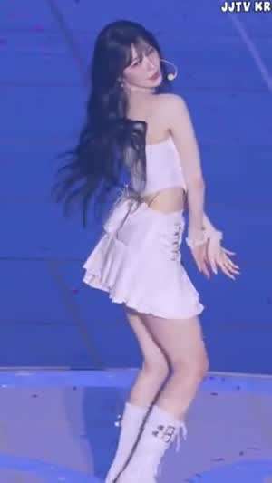 프로미스나인 백지헌 짧은 치마 댄스 커버 엉덩이 살랑 살랑