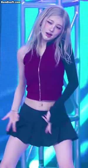 골반 돌리는 아이브 가을..gif