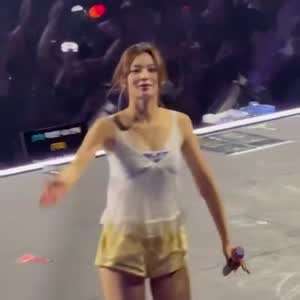 손뽀뽀 난사하는 트와이스 사나 팬서비스