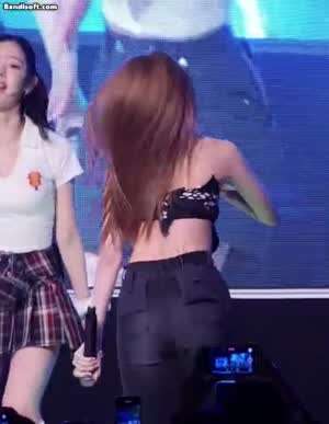 청바지 잘 어울리는 키키, 하음 몸매 ... GIF