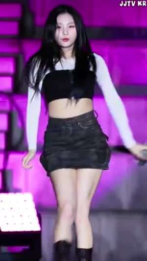 비비지 엄지 다리들고 턴후 흔들어주는 골반 짧은 치마 엉밑살.mp4