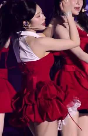 홀터넥 의상 옆틈 프로미스나인 박지원