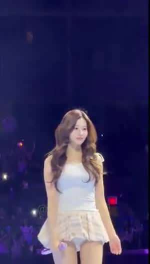 미모가 콘텐츠인 트와이스 월드투어 사나