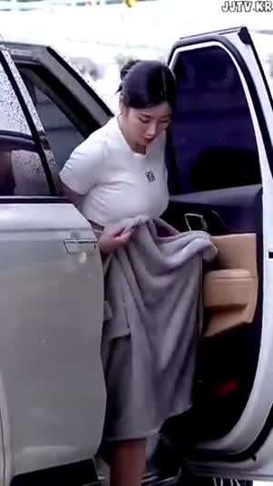 권은비 흰 크롭티 묵직한 가슴 볼륨감.mp4