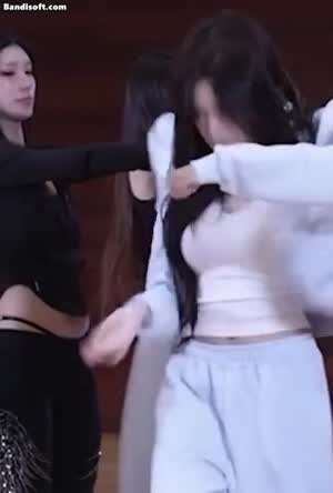 [아이브] 민소매 입고 연습하는 이서 ...gif