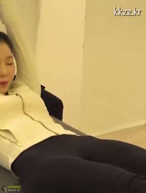 필라테스 하는 태연