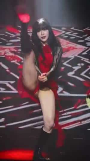 클라씨 형서 팬티급 빨간 속바지 입고 쩍벌 하이킥.mp4